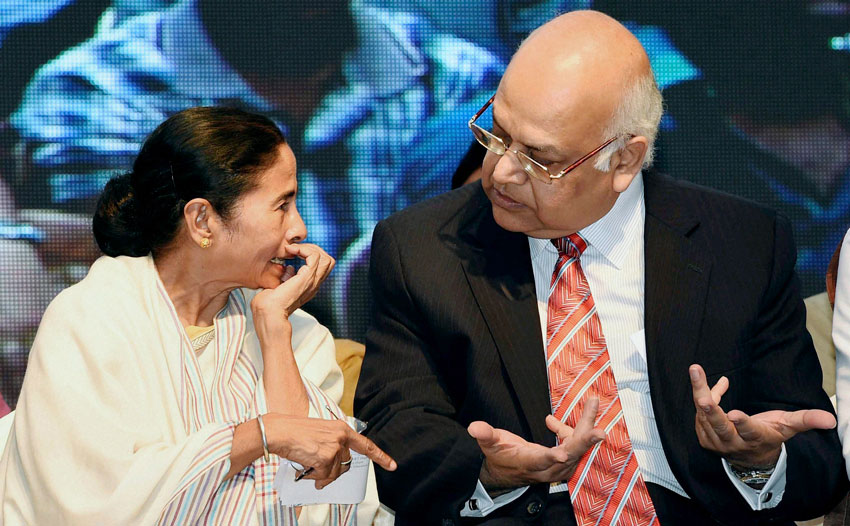 FREE TO ROAM: West Bengal Chief Minister Mamata Banerjee with Reliance Jio Infocomm Limited chief executive Tarun Jhunjhunwala during inauguration of first Wi-Fi City in Kolkata, Feb. 5. (Ashok Bhaumik | PTI)