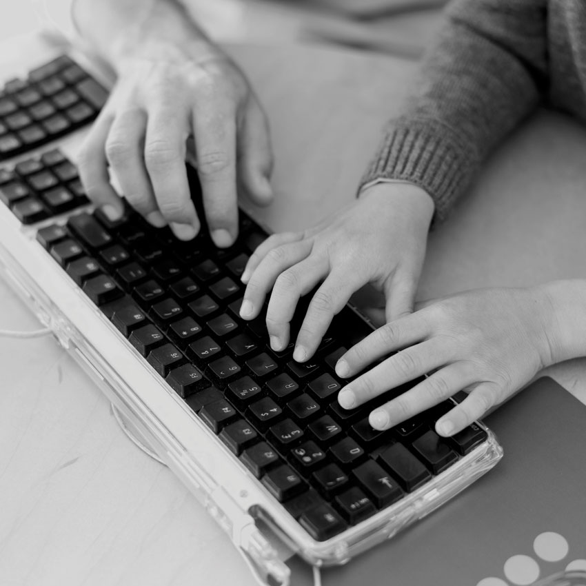 PAGE-DAD-09-KEYBOARD-00-57300129