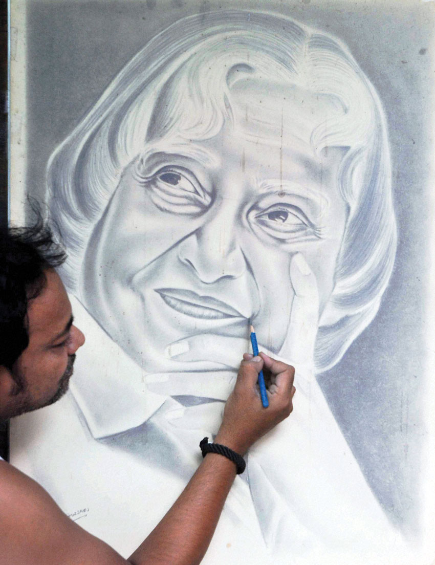 PAGE SILICONEER EDITORIAL AUGUST2015 01 INSIDE Renowned artist Ramzan Hussain pays tribute to former President A.P.J. Abdul Kalam, in Kolkata, July 28. (Press Trust of India)