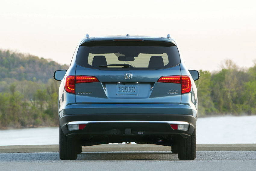 Exterior view of the 2016 Honda Pilot AWD Elite. 