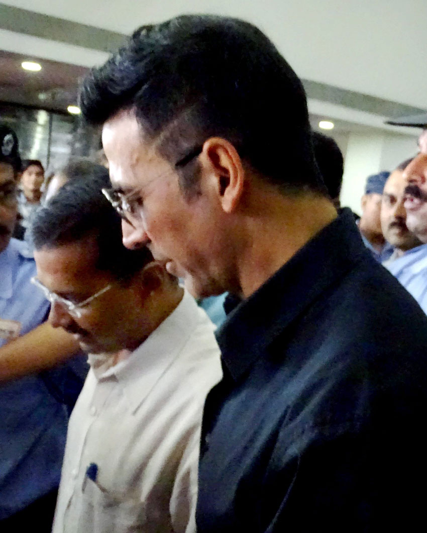 Delhi CM Arvind Kejriwal with actor Akshay Kumar at Secretariat in New Delhi, Sept. 28. (Press Trust of India) 