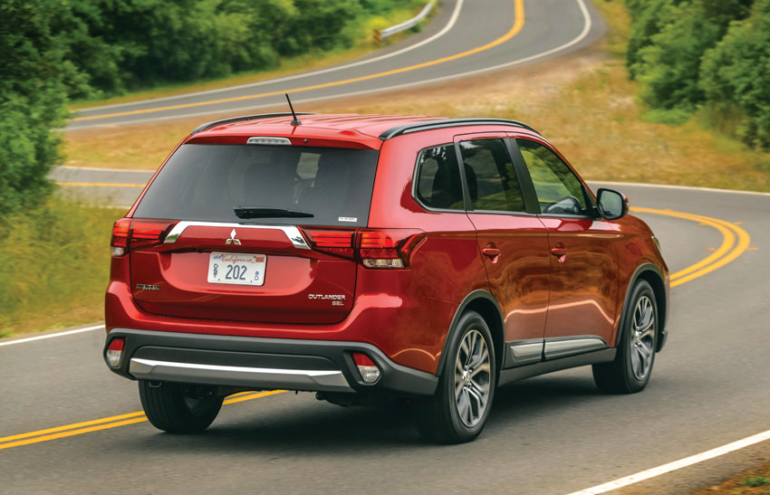 Exterior view of the 2016 Mitsubishi Outlander. (Courtesy: Mitsubishi Motors) 