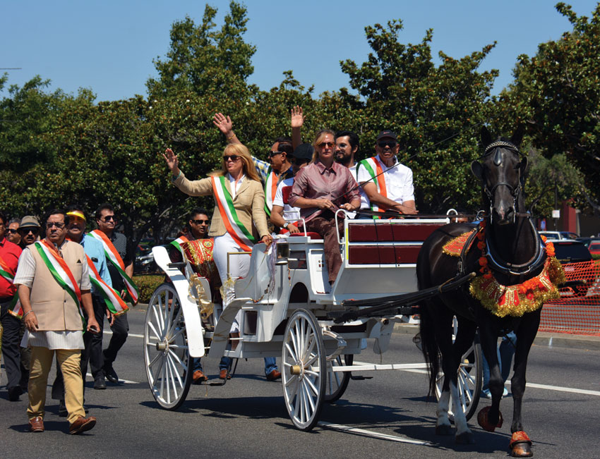  Randeep Hooda and Dr. Romesh Japra arrive in horse-drawn carriage.