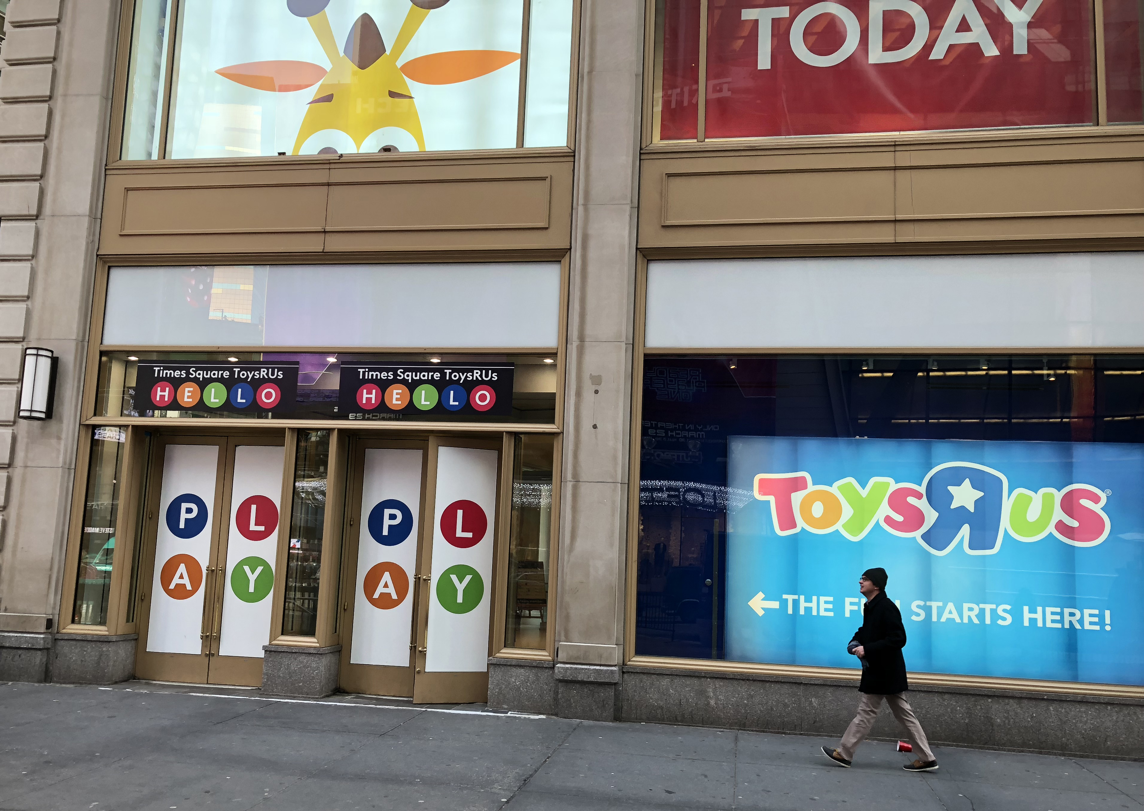 Siliconeer 'End Of An Era' New York Shoppers Glum At Toys 'R' Us
