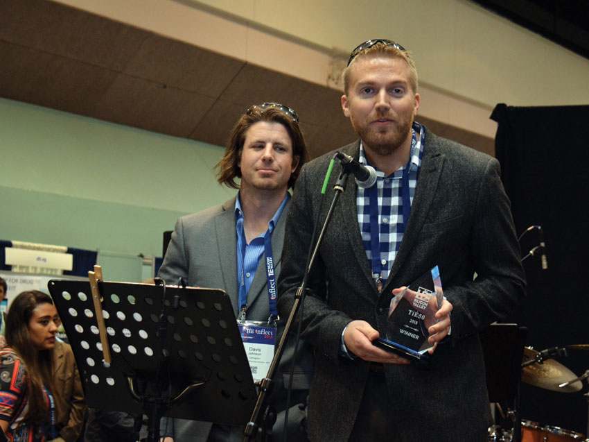 PAGE TIE 38 DSC 7576