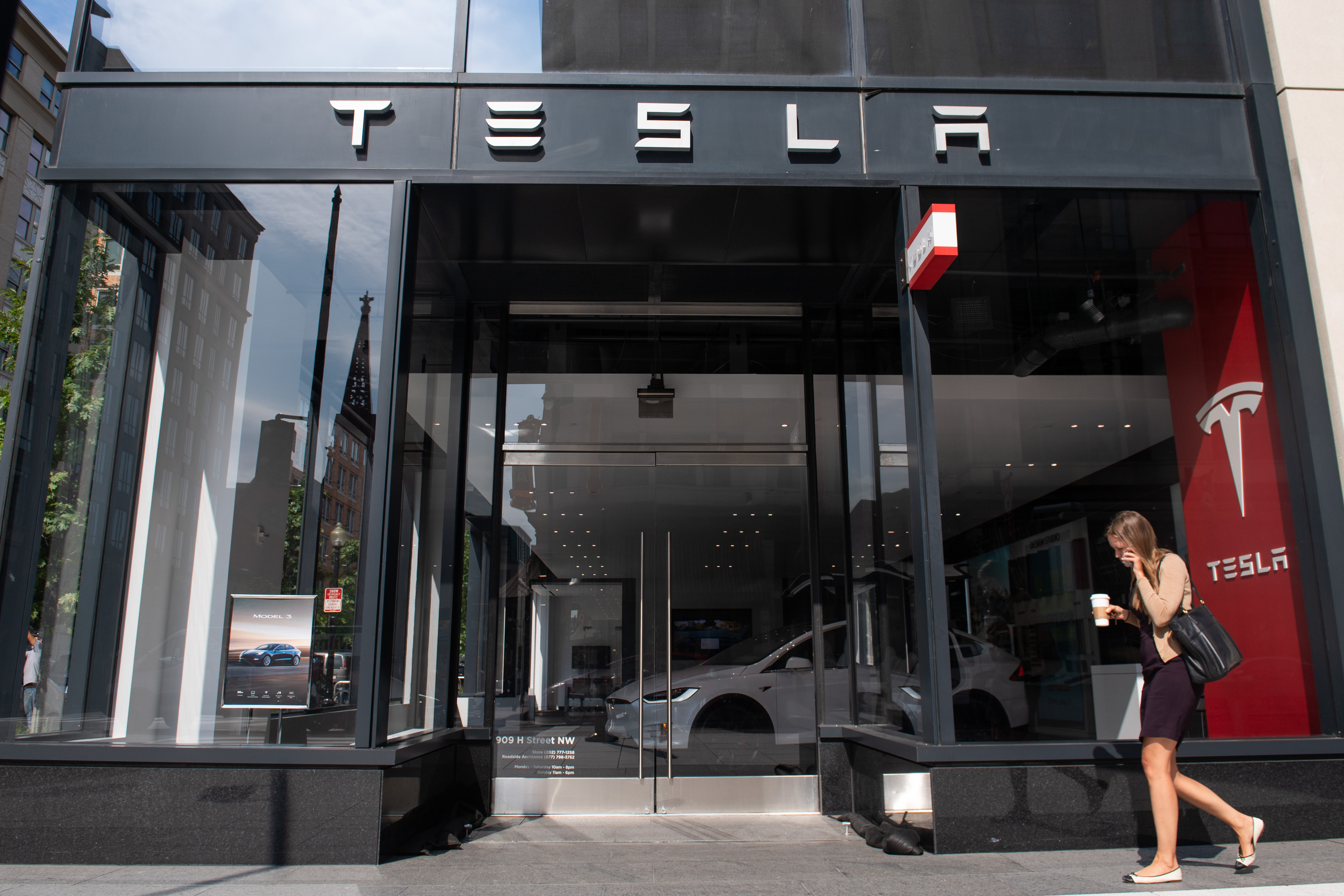 Siliconeer Tesla board forms committee to consider going private