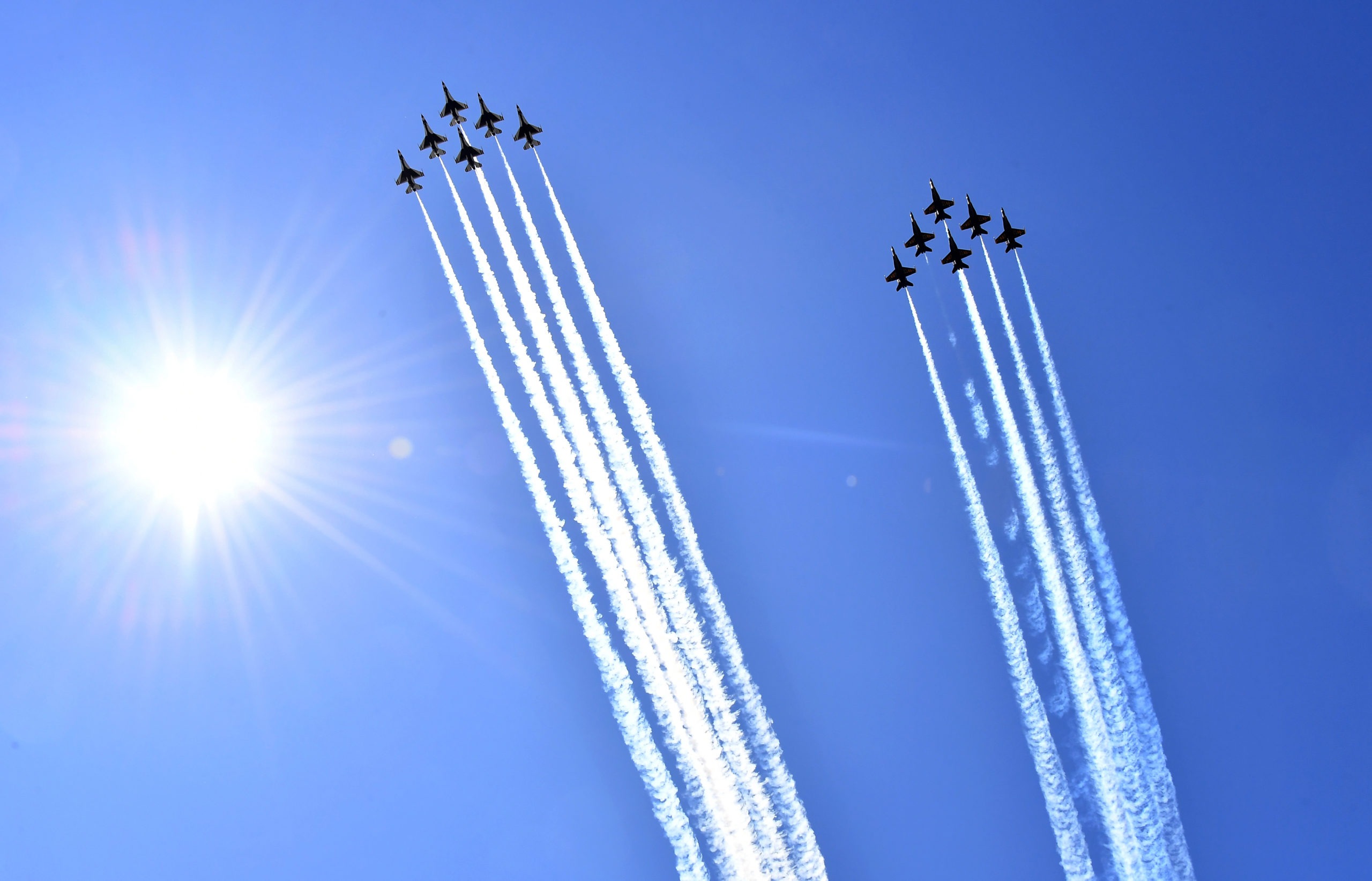 siliconeer-fighter-jets-fly-over-new-york-to-honor-health-workers