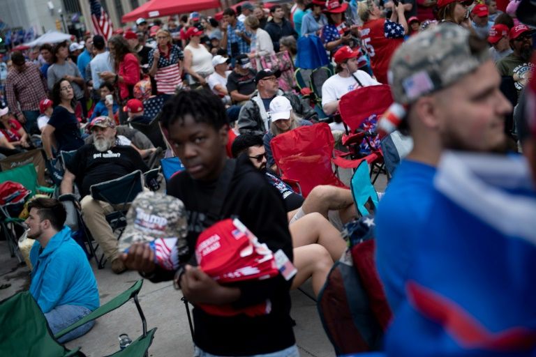 Siliconeer Virus Defiant Crowds Fill Trump Rally As Staffers Test