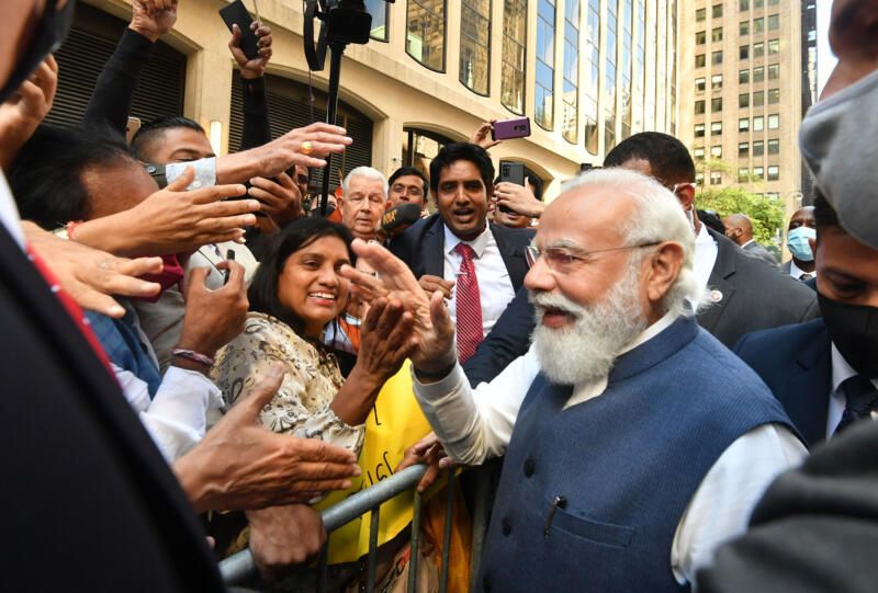 H20210925101502 Indian Prime Minister Narendra Modi receives a warm welcome in New York, Sept. 25. (PIB)