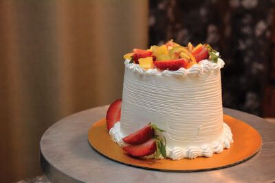 (Above) Eggless Fresh Mixed Fruit and Whipped Cream Cake. (Janam Gupta/Siliconeer)