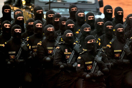 NSG commandos march. (Kamal Singh/PTI) page-2017-india-republic-day-42