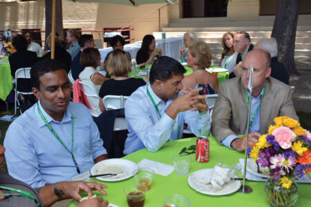 The lunch on the lawns was a treat and an opportunity to network with market leaders, angel investors, venture capitalists and entrepreneurs. (Amar D. Gupta | Siliconeer) page-boomers-08-lunch-dsc_9504