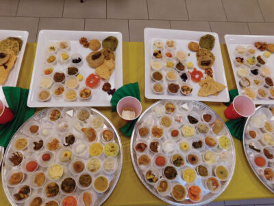 “Chhappan Bhog thalis” or plates loaded with 56 varieties of food. page-chhapanbhog-06
