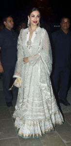 page-ent-diwali-bachchans-06