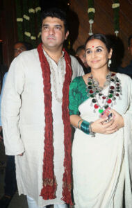 page-ent-diwali-bachchans-07