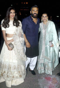 page-ent-diwali-bachchans-09