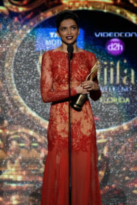 page-iifa-deepika-best-actor-female-iifa-awards-9