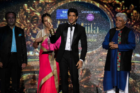PAGE-IIFA-IIFA-FARHAN-BEST-ACTOR-MALE-Awards-8