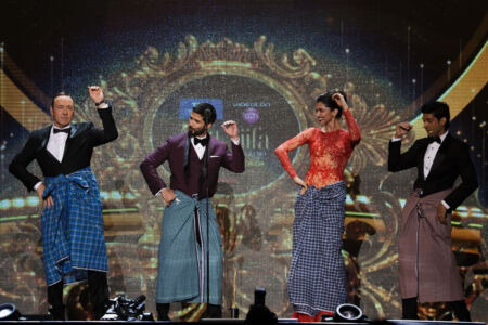 PAGE-IIFA-KEVIN-SPACEY-DEEPIKA-IIFA-Awards-11