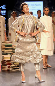 page-lakme-fashion-week-lfw2016winter-04