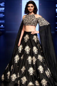 page-lakme-fashion-week-lfw2016winter-13