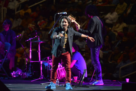 An electrifying performance by Kailash Kher and his band Kailasa in honor of the Prime Minister’s visit at SAP Center, in San Jose, Calif., Sept. 27. (Amar D. Gupta | Siliconeer) page-modi-16-adg