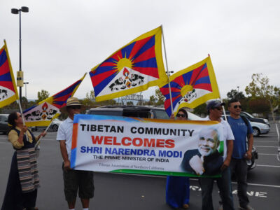 Supporters from various South Asian diaspora were present to greet Prime Minister Modi outside the SAP Center, Sept. 27. (Vansh A. Gupta | Siliconeer) page-modi-21-vag