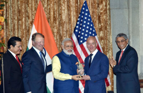 Prime Minister Narendra Modi presenting the USIBC Global Leadership Award to Jeff Bezos, in Washington, D.C., June 7. (Press Information Bureau) page-modi-us-04
