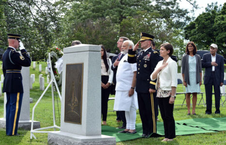 Prime Minister Narendra Modi paying homage at Space Shuttle Columbia Memorial, in Washington, D.C. June 06, 2016. (Press Information Bureau) page-modi-us-08