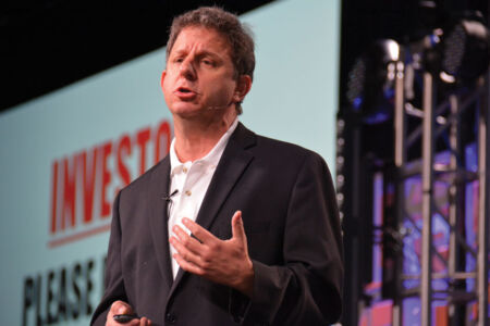 Comedian who was making obscure jokes at the TiEcon 2017 Banquet. (Vansh A. Gupta/Siliconeer) page-tiecon-2017-banquet-05