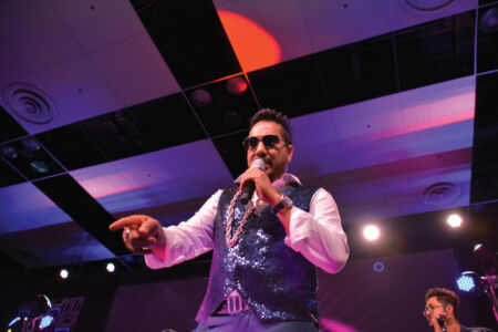 Mika Singh performing at the TiE Banquet. (Vansh A. Gupta/Siliconeer) page-tiecon-2017-banquet-19