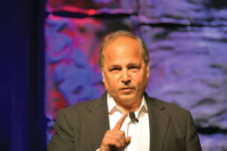 Venk Shukla, president #TiESV, introducing and thanking all #TiEcon2015 volunteers. He also introduced the grand keynote speaker Vivek Ranadivé. Amar D. Gupta | Siliconeer page-tiecon2015-32