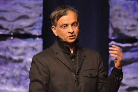 Grand keynote speaker Vivek Ranadivé, founder and CEO, TIBCO, owner of Sacramento Kings, gave and inspiring and fitting conclusion in his talk about his life, struggles and the path to success, at #TiEcon 2015. Amar D. Gupta | Siliconeer page-tiecon2015-35