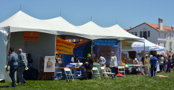 Glimpses of the International Yoga Day festivities in San Francisco, June 21. (Amar D. Gupta | Siliconeer) page-yoga-day-09