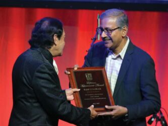 Ram Shriram receives the TiE SV Lifetime Achievement Award by Brocade Co-Founder Kumar Malavalli page-tie-17-dsc_7861