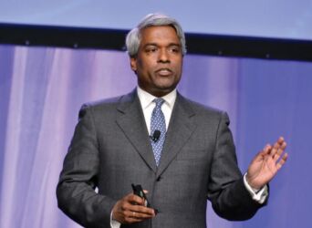 Thomas Kurian, President of Oracle product development, presents a Grand Keynote page-tie-41-dsc_7504