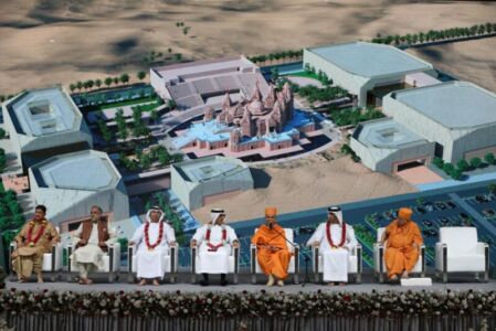 Mahant Swami Maharaj addresses the assembly page-uae-baps-hindu-temple-01