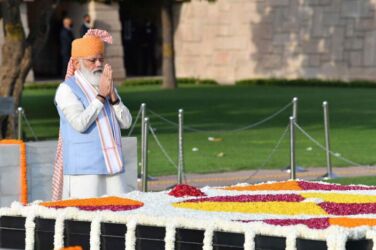Prime Minister Narendra Modi paying homage at the Samadhi of Mahatma Gandhi, at Rajghat, on the occasion of 75th Independence Day, in Delhi, Aug. 15. (PIB) Prime Minister Narendra Modi paying homage at the Samadhi of Mahatma Gandhi, at Rajghat, on the occasion of 75th Independence Day, in Delhi, Aug. 15. (PIB)