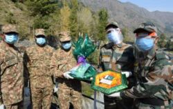 India and Pakistan exchange sweets on Diwali. (Siliconeer/APHIMAGES)