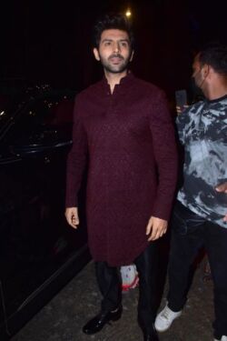 Bollywood stars – Salman Khan , Ekta Kapoor, Harleen Sethi, Anita Hassandani, Karishma Tanna, Mouni Roy, Krystle dSouza, Urvashi Dholakia, Sakshi Tanwar, Ridhima Pandit – shine at Ekta Kapoor's Diwali Bash in Mumbai. (Siliconeer/APHIMAGES) Bollywood stars – Salman Khan , Ekta Kapoor, Harleen Sethi, Anita Hassandani, Karishma Tanna, Mouni Roy, Krystle dSouza, Urvashi Dholakia, Sakshi Tanwar, Ridhima Pandit – shine at Ekta Kapoor's Diwali Bash in Mumbai. (Siliconeer/APHIMAGES)