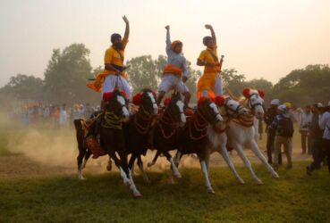 Nihang Sikhs show their skills during Fateh Diwas, a religious procession taken out to mark the Bandi Chorh Diwas in Amritsar. (APHIMAGES)