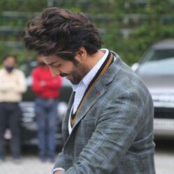 Bollywood actor Kartik Aaryan during promotions of his Netflix film "Dhamaka," in New Delhi, Nov. 15, 2021. (APHimages)