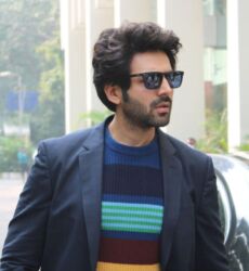 Bollywood actor Kartik Aaryan during promotions of his Netflix film "Dhamaka," in New Delhi, Nov. 15, 2021. (APHimages)