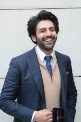 Bollywood actor Kartik Aaryan during promotions of his Netflix film "Dhamaka," in New Delhi, Nov. 15, 2021. (APHimages)