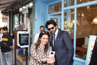 Bollywood actor Kartik Aaryan during promotions of his Netflix film "Dhamaka," in New Delhi, Nov. 15, 2021. (APHimages)