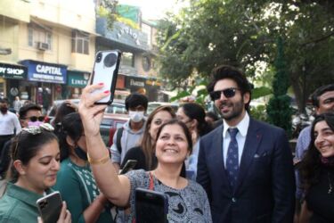 Bollywood actor Kartik Aaryan during promotions of his Netflix film "Dhamaka," in New Delhi, Nov. 15, 2021. (APHimages)