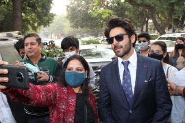 Bollywood actor Kartik Aaryan during promotions of his Netflix film "Dhamaka," in New Delhi, Nov. 15, 2021. (APHimages)