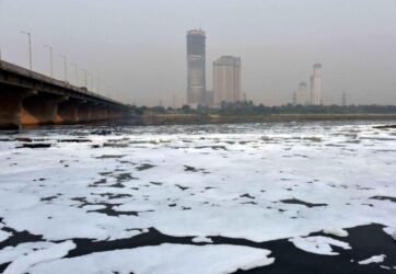 Toxic foam in Yamuna river at Kalindi Kunj. Water supply in several parts of Delhi was disrupted due to an increase in the level of ammonia pollution in the Yamuna River, early November. (APHIMAGES)