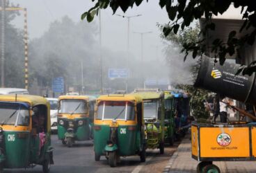 Anti-smog gun is used to spray water droplets to curb air pollution, as a thick layer of smog engulfs the national capital, in New Delhi, Nov. 12, 2021. (APHIMAGES)