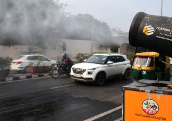 Anti-smog gun is used to spray water droplets to curb air pollution, as a thick layer of smog engulfs the national capital, in New Delhi, Nov. 12, 2021. (APHIMAGES)